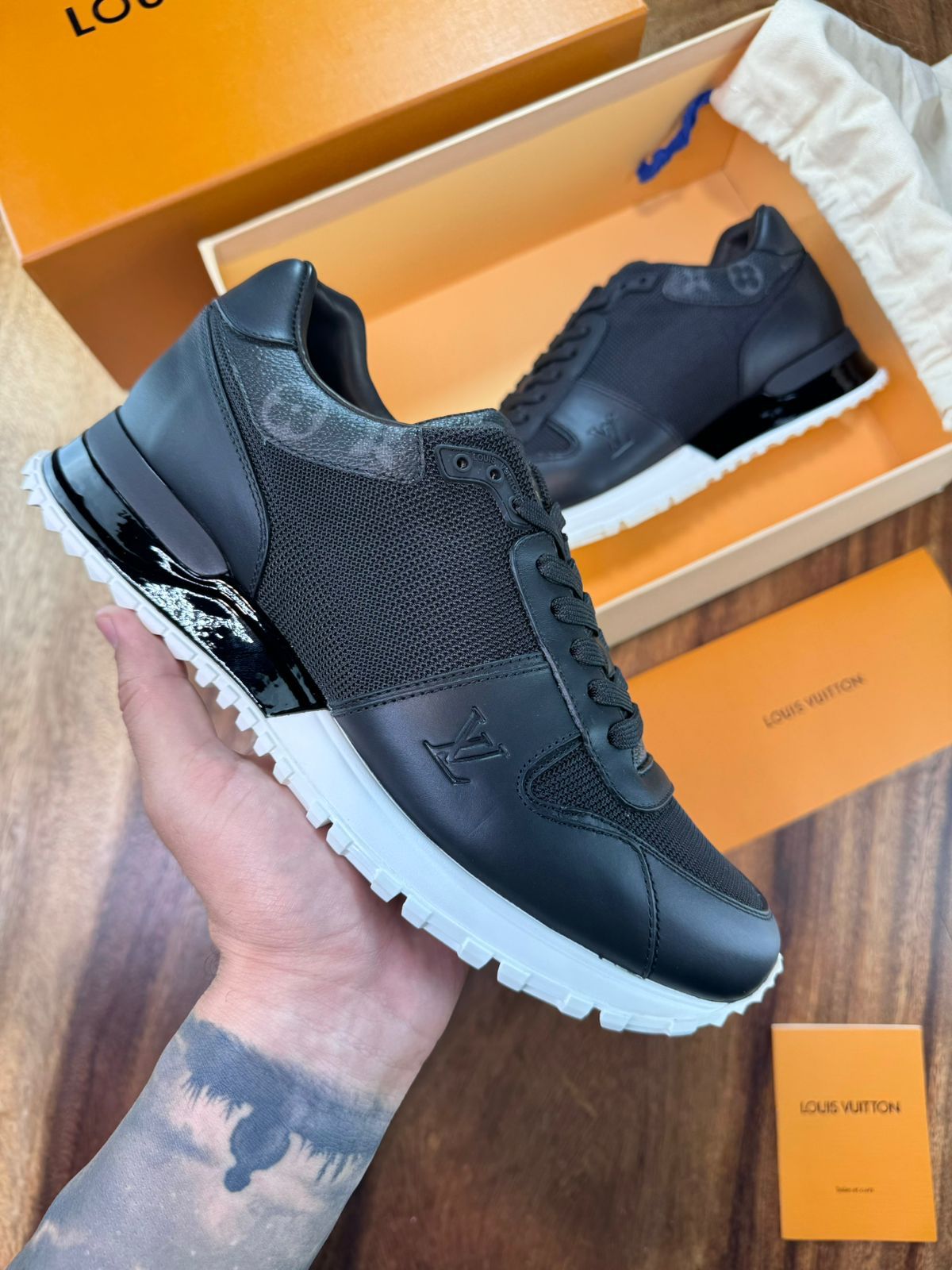 TENIS LOUIS VUITTON LV RUNAWAY NEGRO LVBLK00728