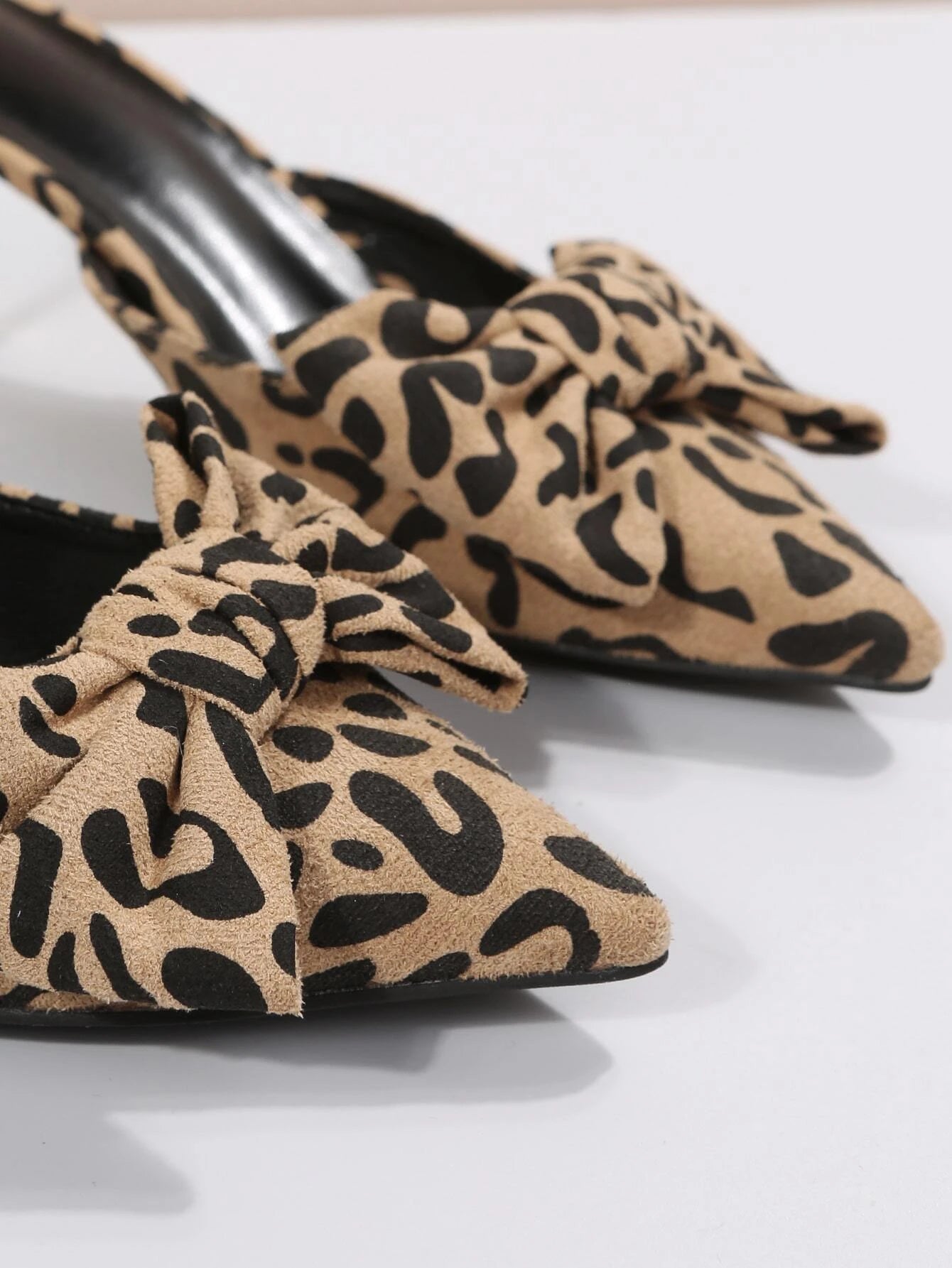 2024 Early Autumn New Pointed Toe Thin Heel Leopard Print Bow Decor Mid-Heel Mule Sandals, European & American Fashion Valentines