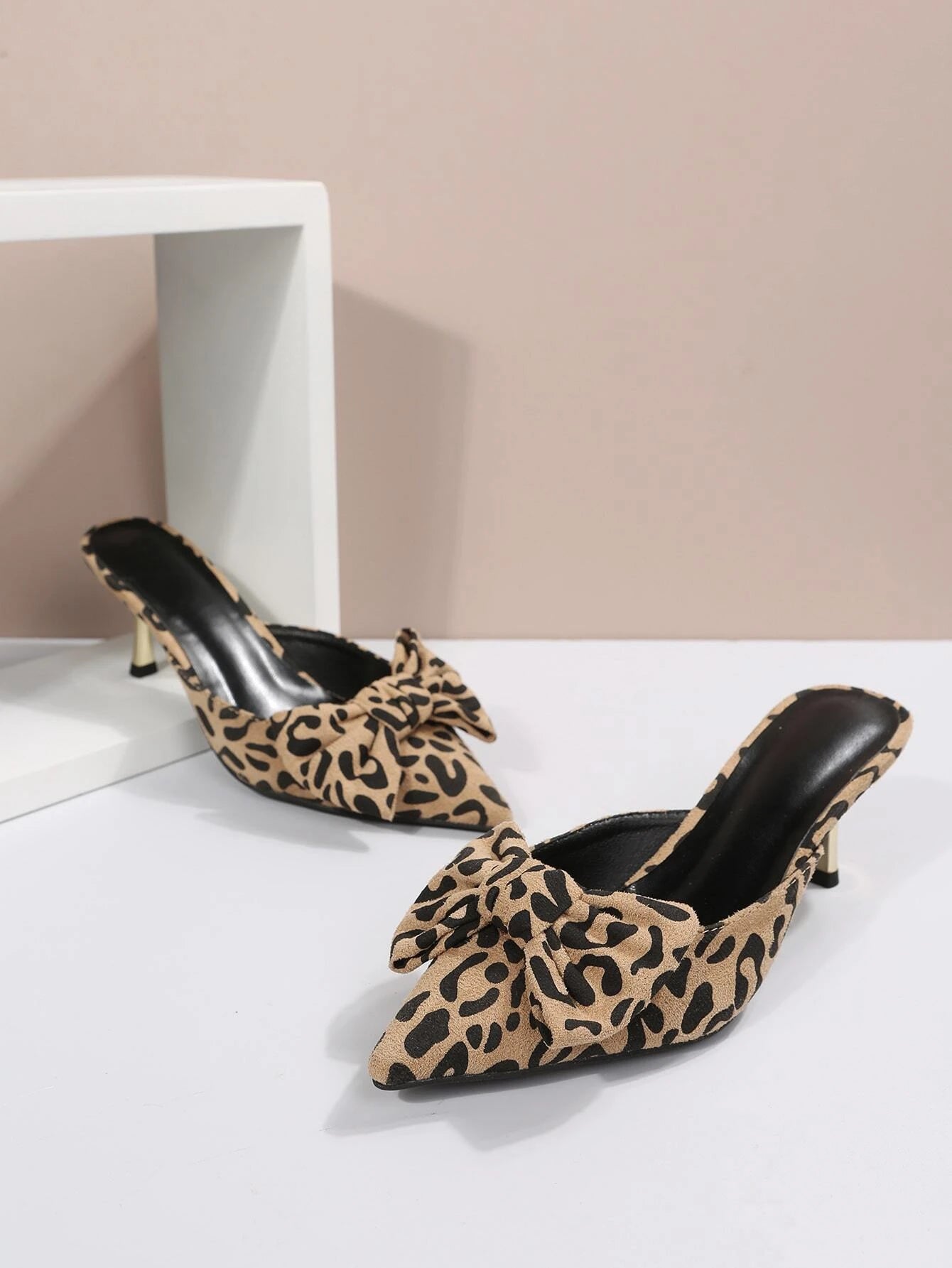 2024 Early Autumn New Pointed Toe Thin Heel Leopard Print Bow Decor Mid-Heel Mule Sandals, European & American Fashion Valentines